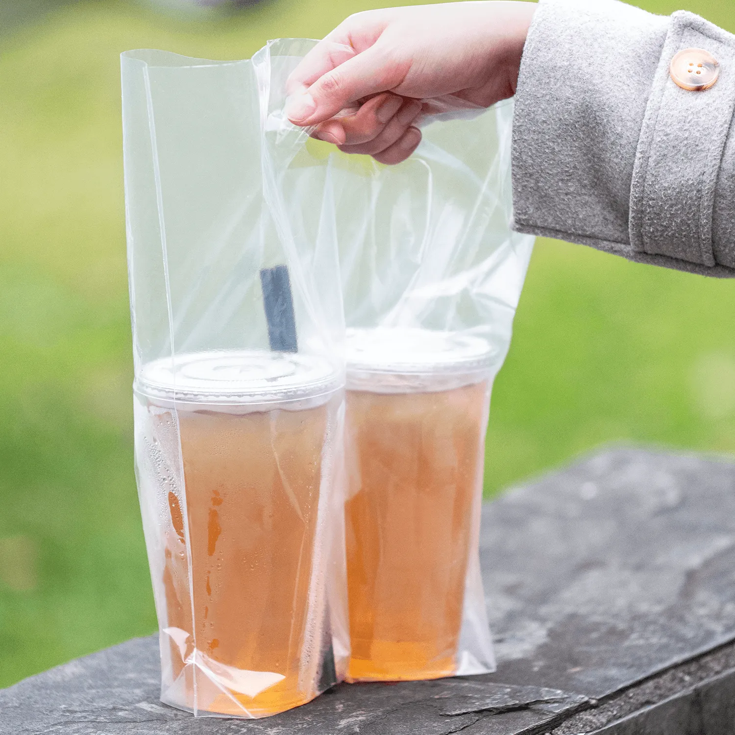 [570 ct] Plastic Bag Drink Carrier, for 2 Cups (12-52 oz), Clear, 22 lbs