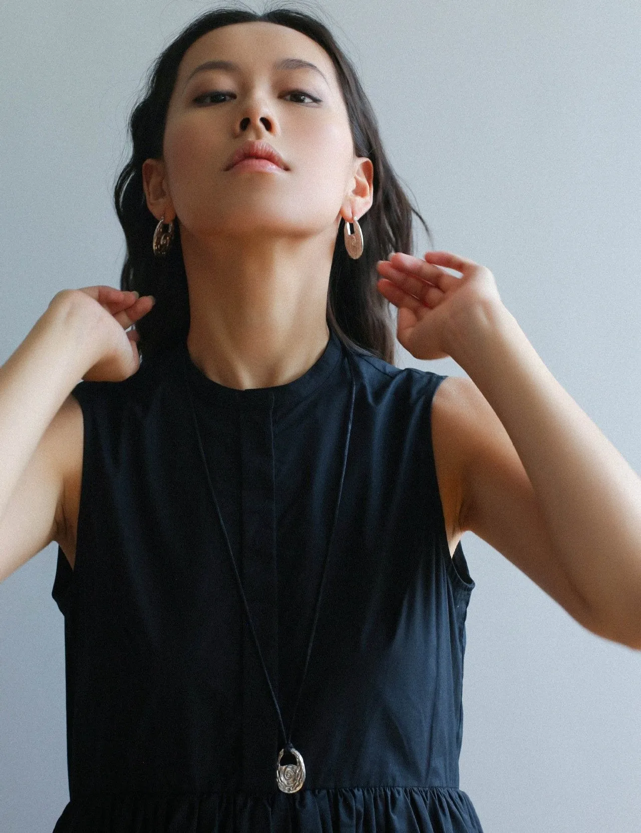 Conch Texture Black Cord Pendant Necklace