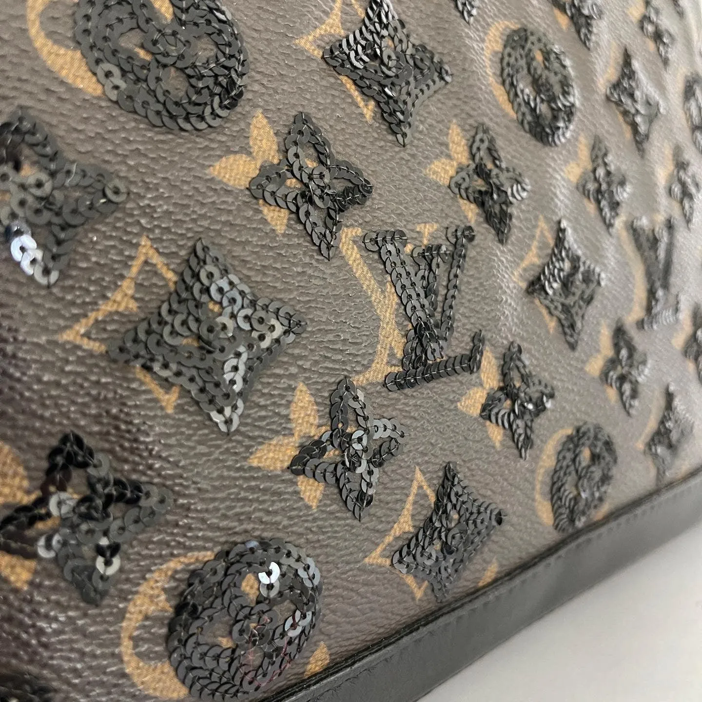 LOUIS VUITTON Alma bag