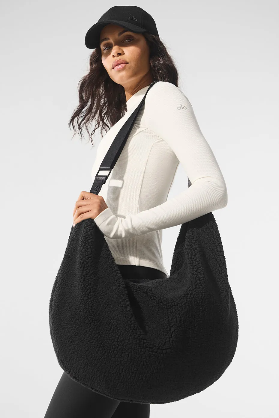 Sherpa Om The Go Sling Bag - Black